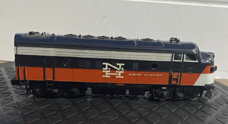 Revell Ho Scale New Haven Diesel Locomotive NH Engine