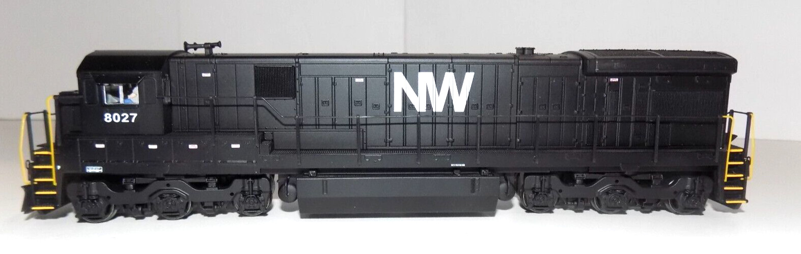 Broadway Limited HO Trains GE C30-7 N&W #8027 Black 2 Window Item #493