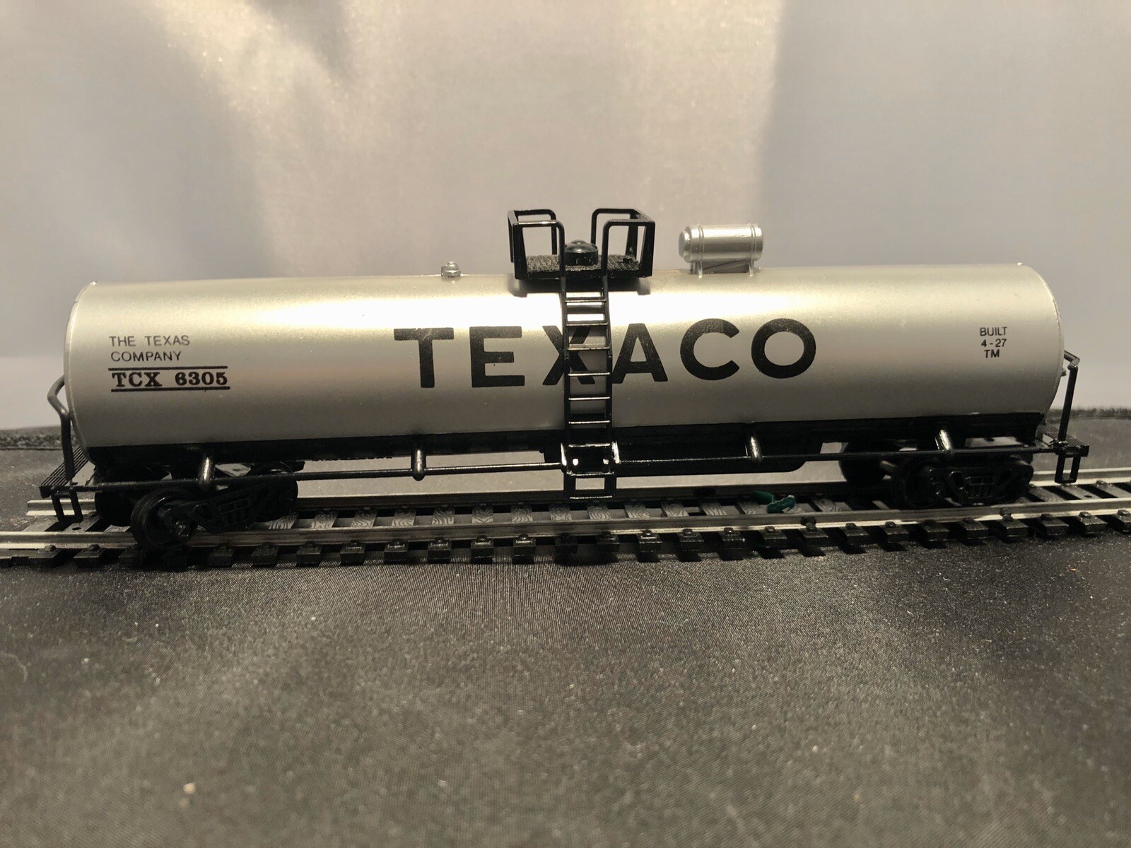 H O SANTA FE 5707 ENGINE TEXACO TANKER FLAT BED BOX CAR CABOOSE TRANSFORMER
