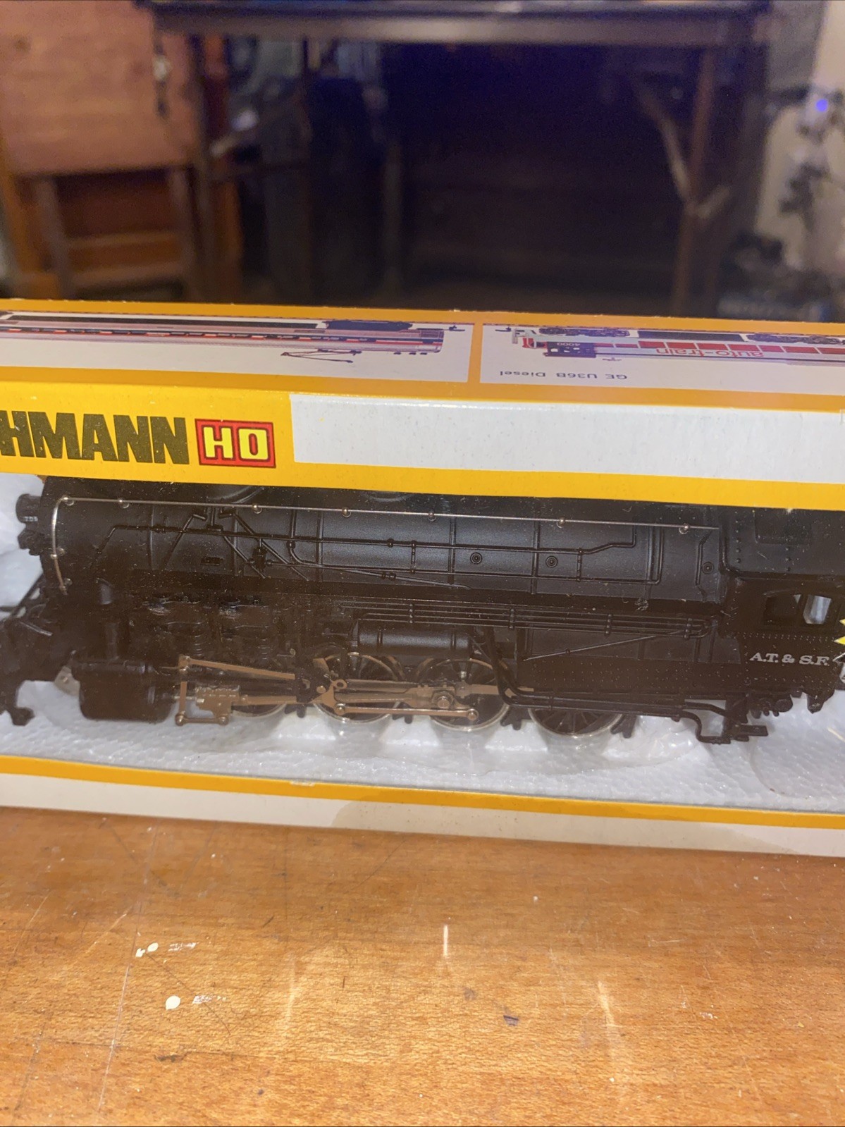 Bachmann 0651 HO Santa Fe 2-8-0 Consolidation Steam Locomotive w/ Tender and Box