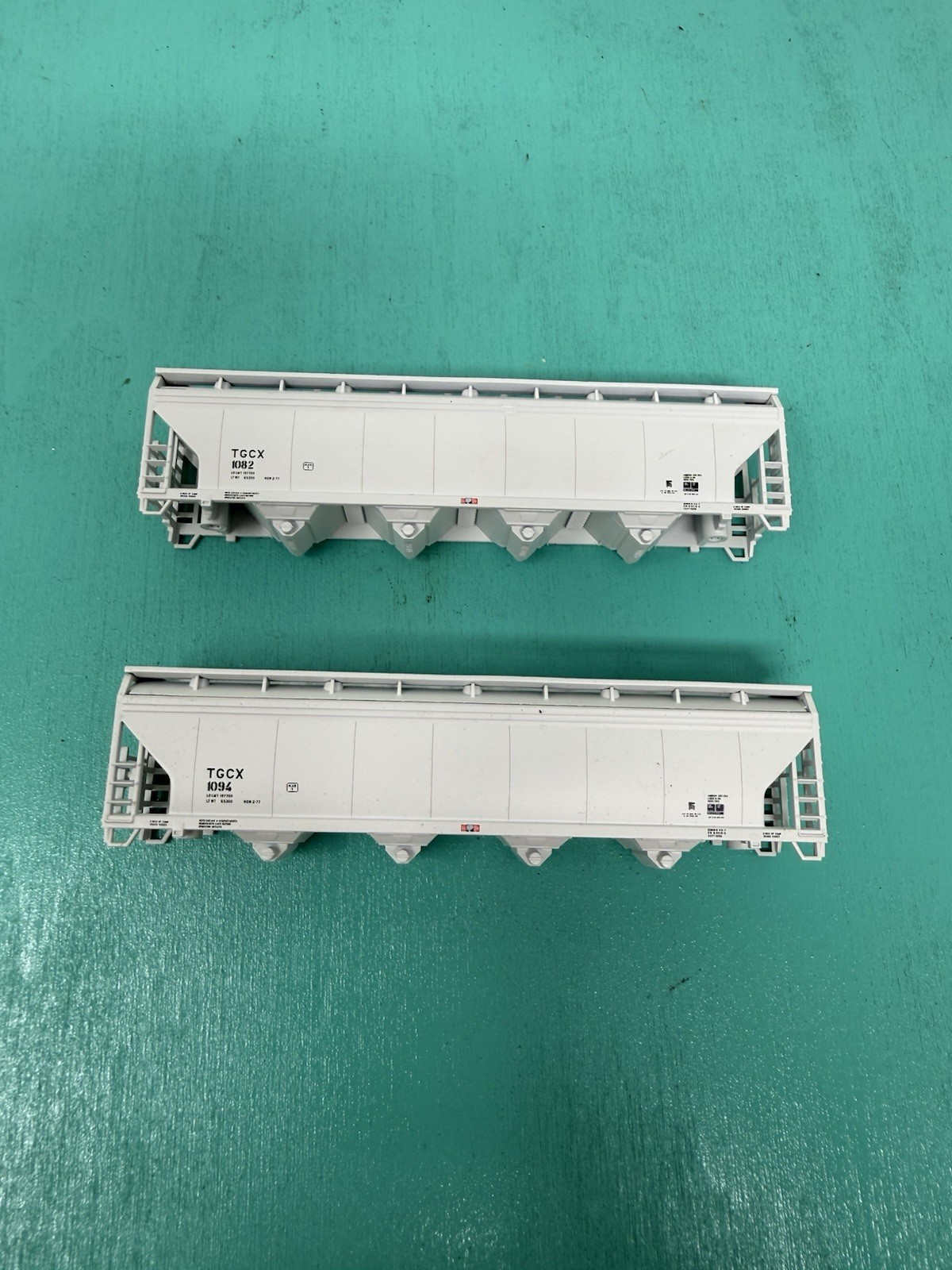 Atlas N – TM 5250 Hopper – No Trucks / Package – GE TGCX Set Of 2