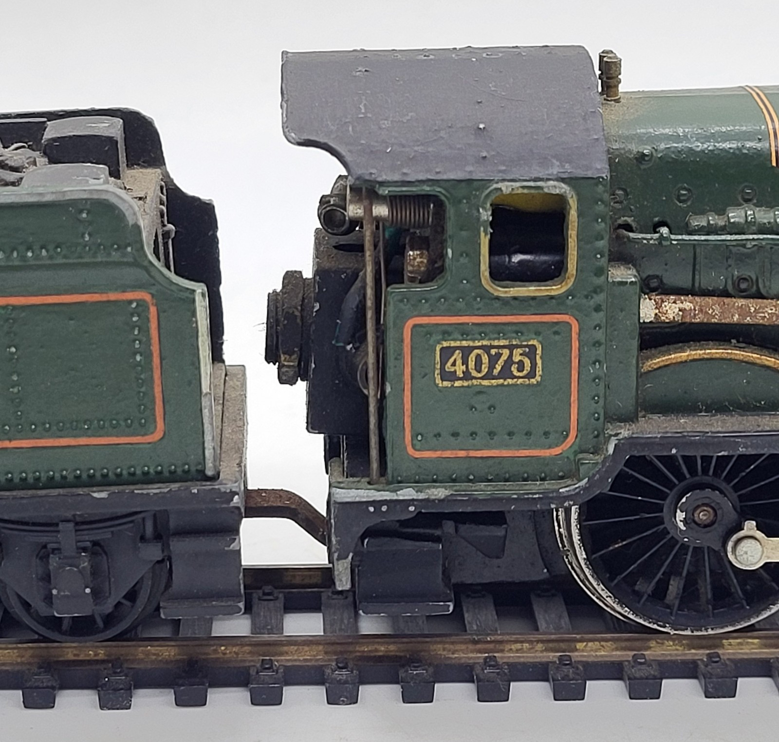 G+R Wrenn Diecast Steam Locomotive + Tender HO Gauge, British Railways 9402, EX