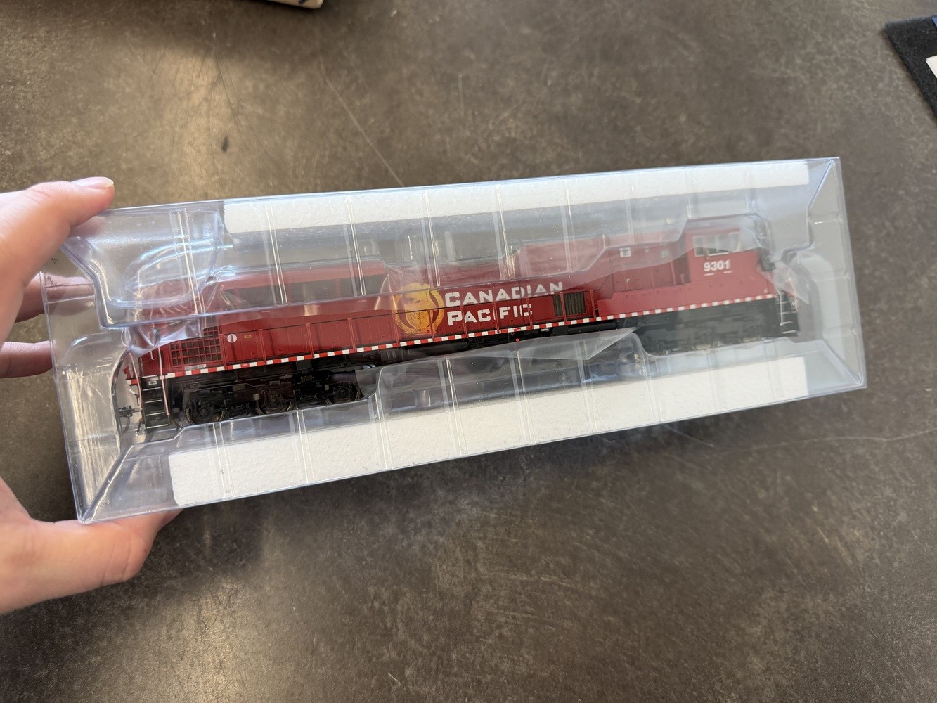 Athearn Genesis Tsunami CANADIAN PACIFIC SD90MAC-H PHASE II (1102580)