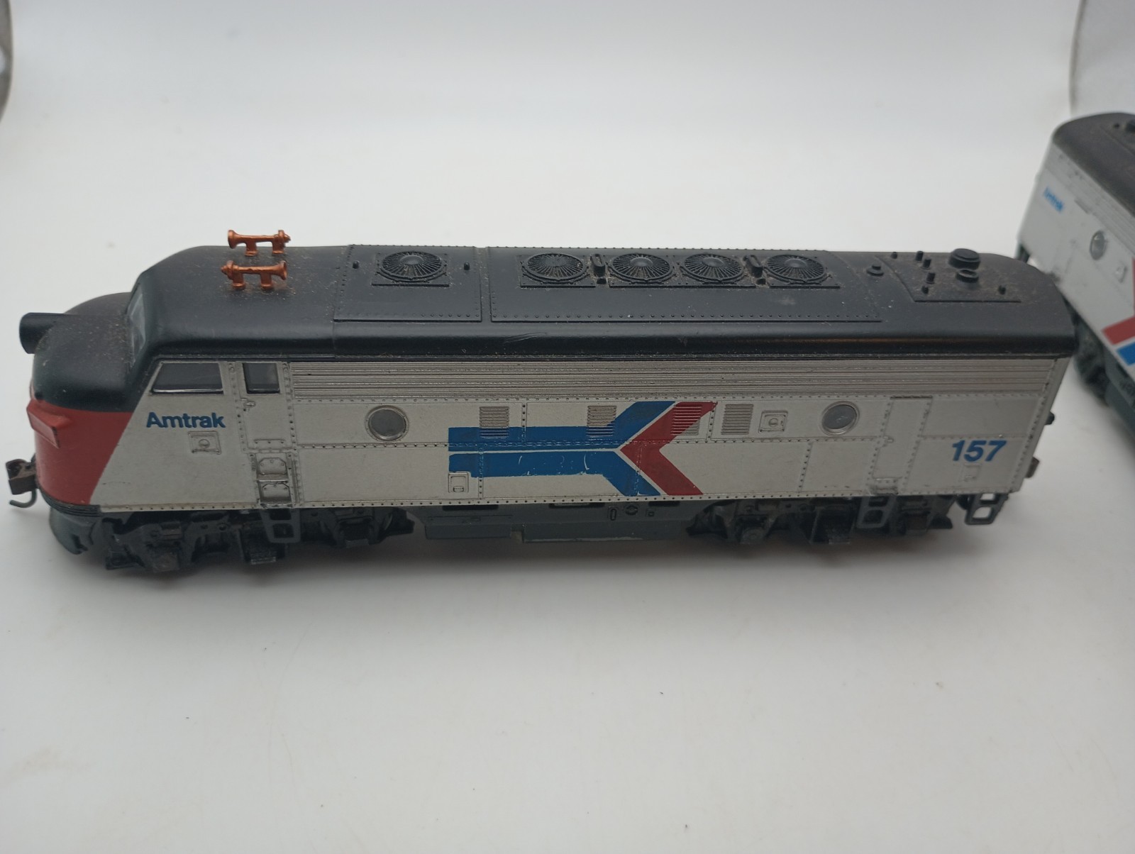 HO Scale Athearn Amtrak F7AAB Set Powered And Dummy Diesel Locomotives