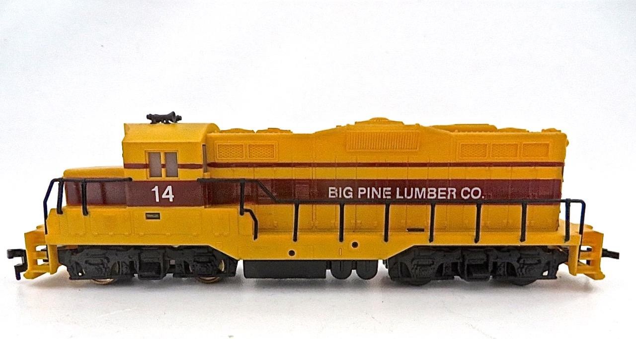 HO Gauge Cox #6111-7 Big Pine Lumber Co GP-9 Powered Diesel Locomotive Boxed