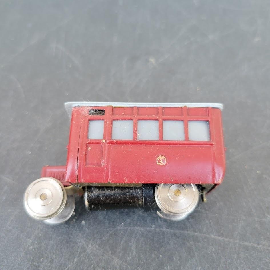 N Scale 0-4-0 Red Trolley Diesel Locomotive Plastic Steel Model Train N Gauge