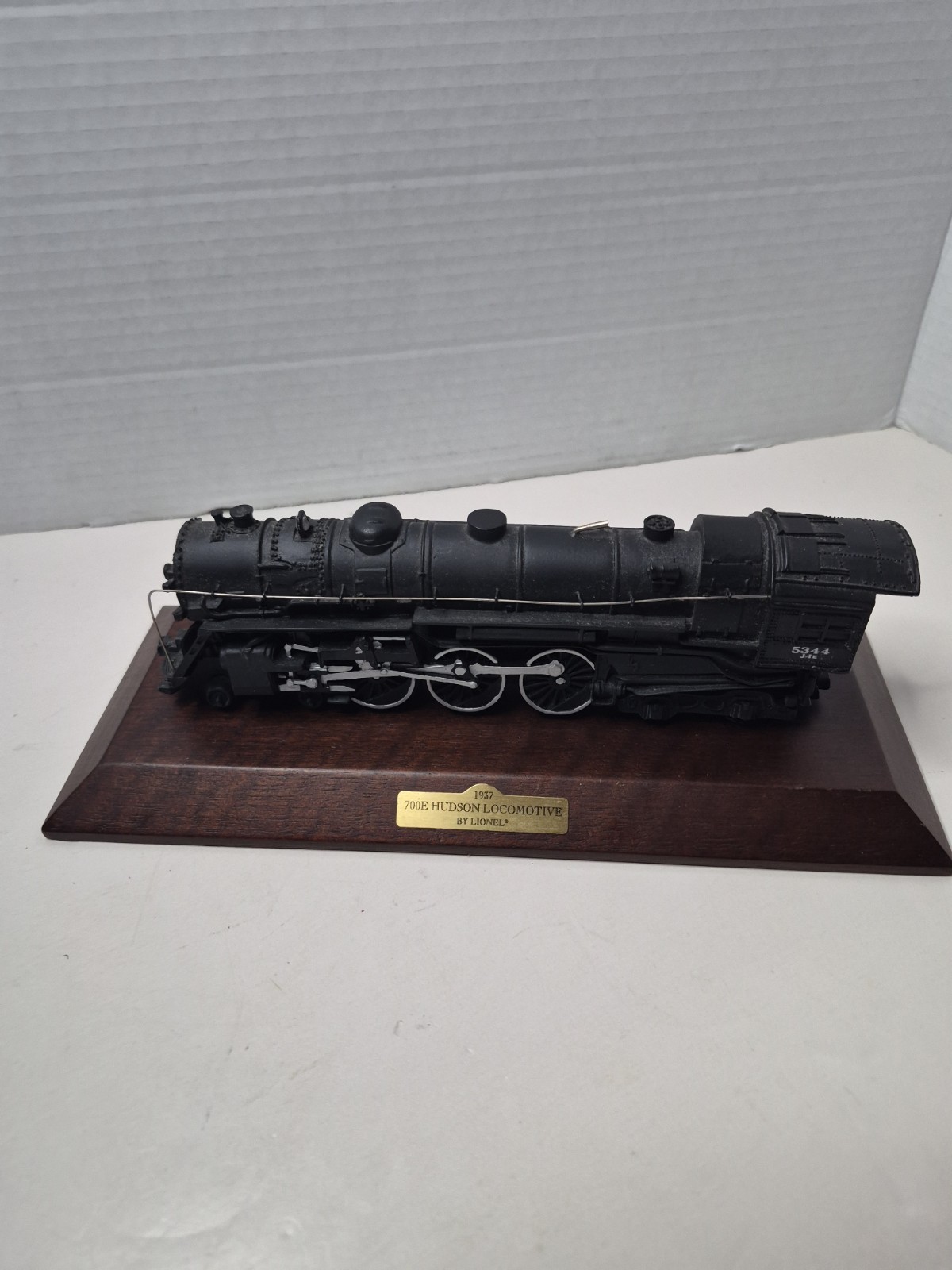 1993 Avon Collectible 1937 700e Hudson Locomotive Train With Base