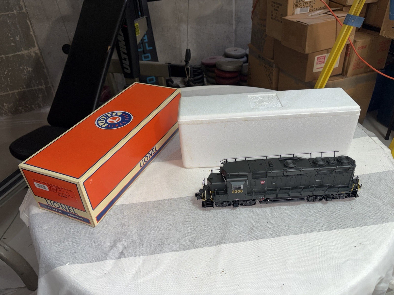 Lionel Pennsylvania Gp-30 Diesel Locomotive Nonpowered 6-28859 Brand New
