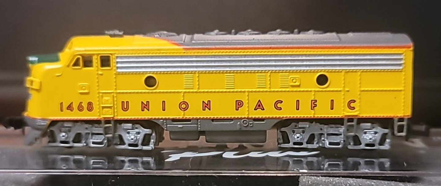 BACHMANN PLUS EMD F7 A-B-B-A UNIONPACIFIC ROAD# 1470, 1476B, 1492B, 1468 powered