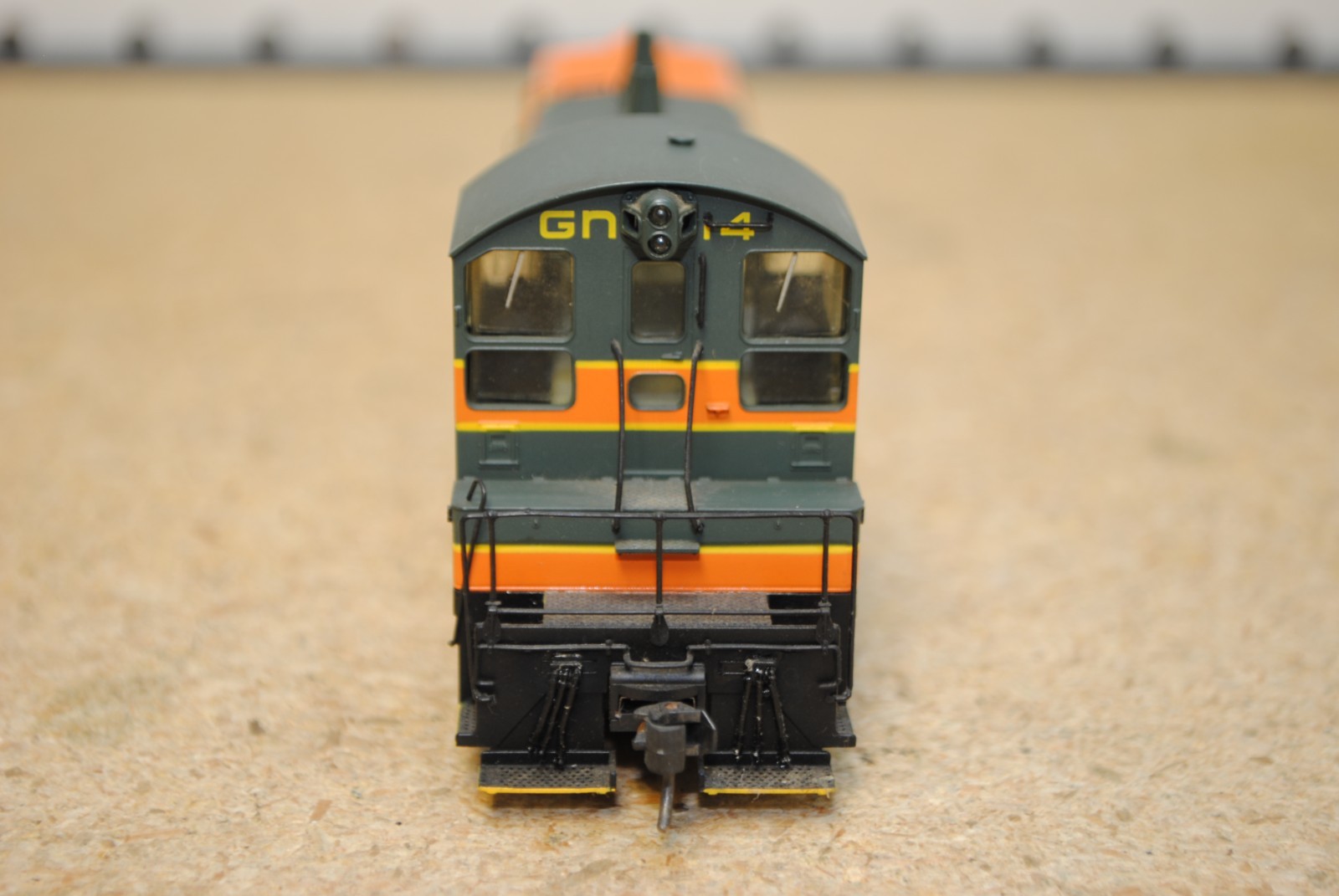 Life-Like/Proto 2000 GN Great Northern #14 SW9/1200 Diesel Locomotive HO