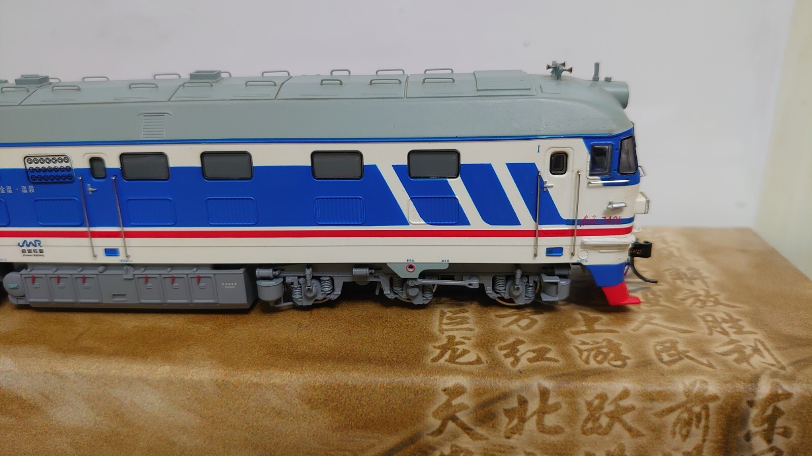 Bachmann China Railway DF4B Diesel Locomotive (#7401 JinWen) – HO scale