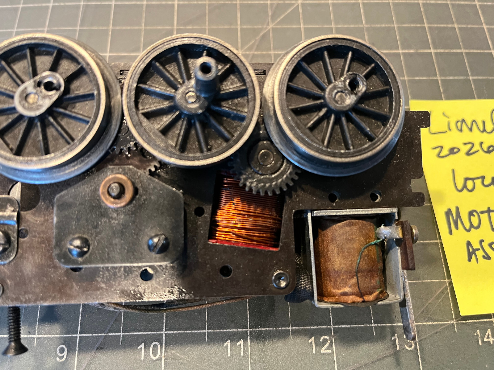 Lionel Train Locomotive 2026 SIX WHEEL MOTOR ASSEMBLY SMOKE UNIT RUNS PART LOT E