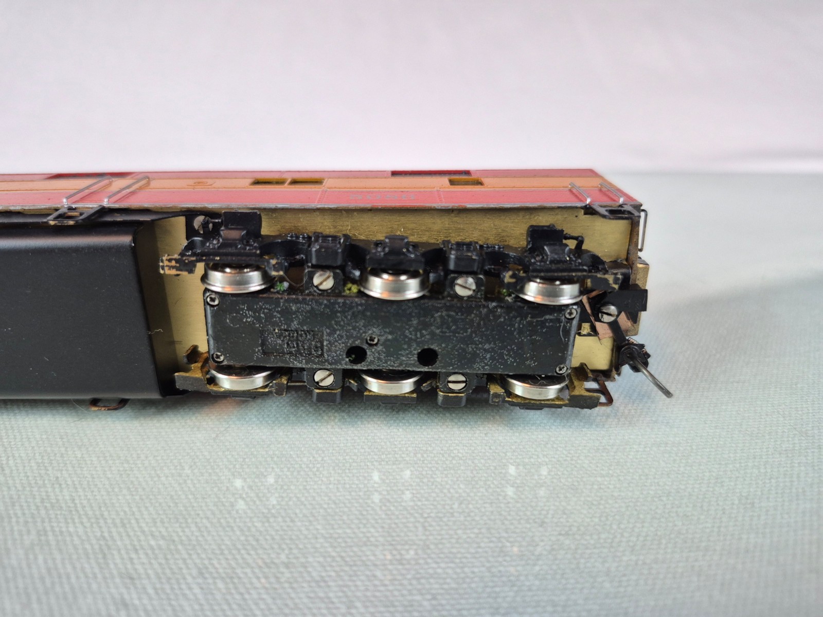HO BRASS ORIENTAL LIMITED EMD E7A/B 2000HP STD W/LARGE # BOARDS POWERED