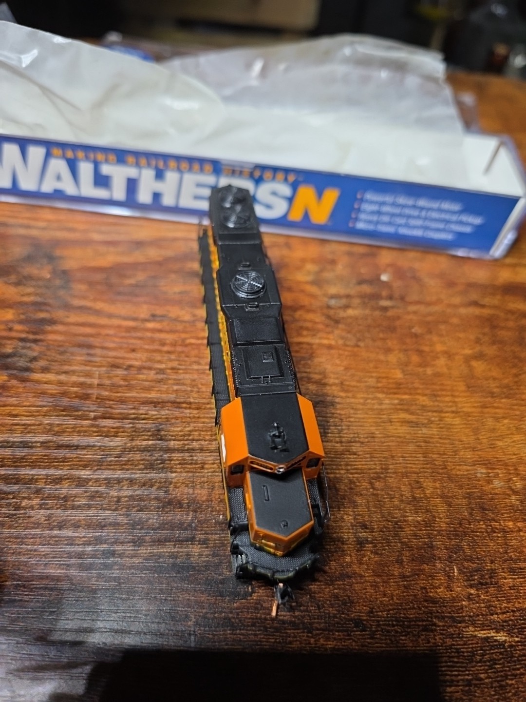 Walthers N 929-50301 EMD GP38-2 BNSF 2102 DCC READY