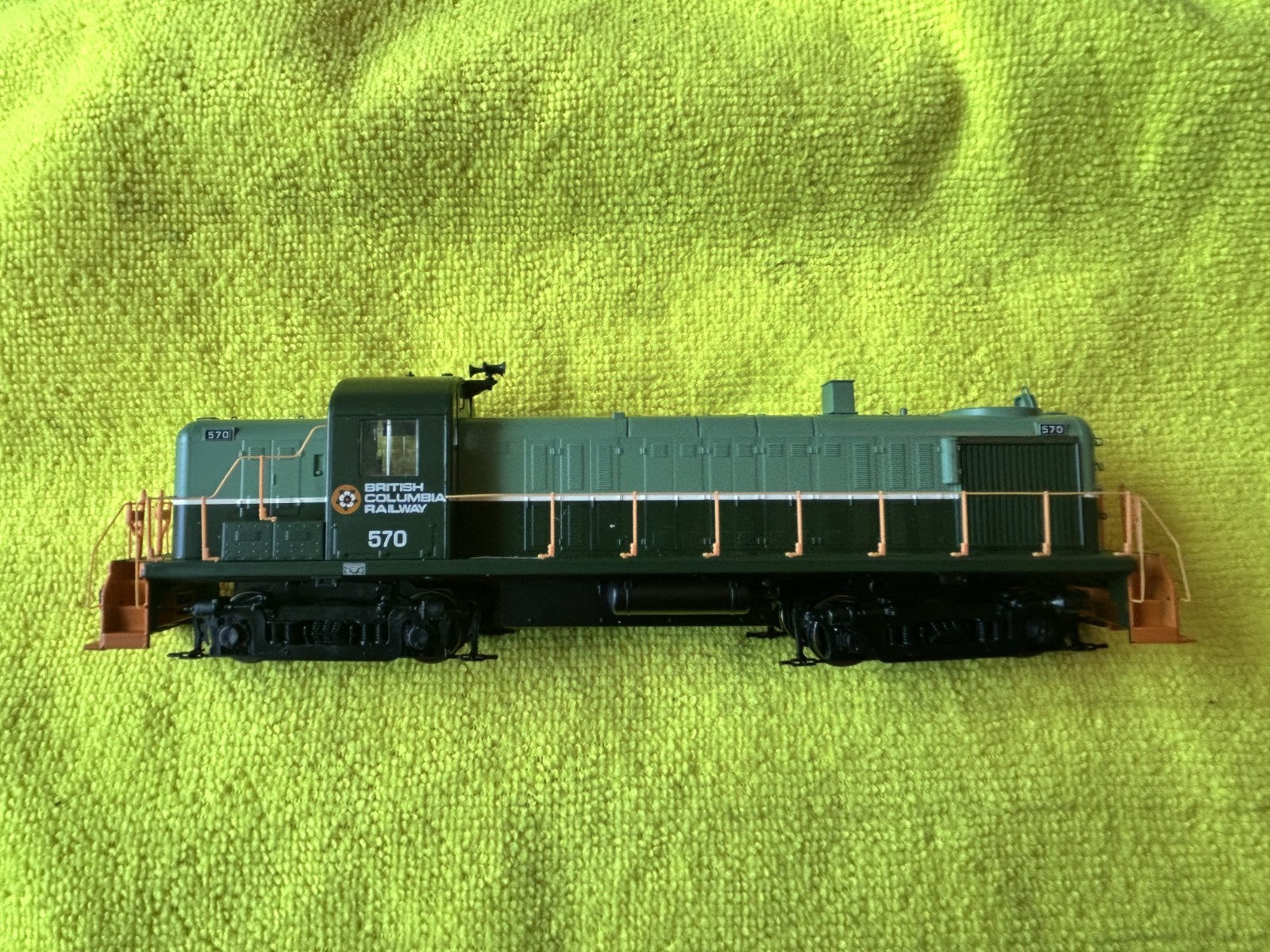 BRITISH COLUMBIA RR – ALCO RS3 ROAD SWITCHER LOCO DC/DCC Ready HO Scale NEW OPEN