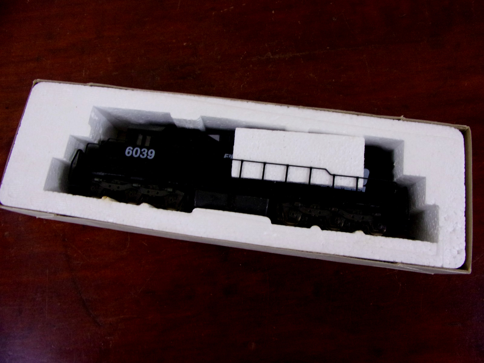 Vintage Atlas SD35 Diesel #7017 Penn Central HO Scale