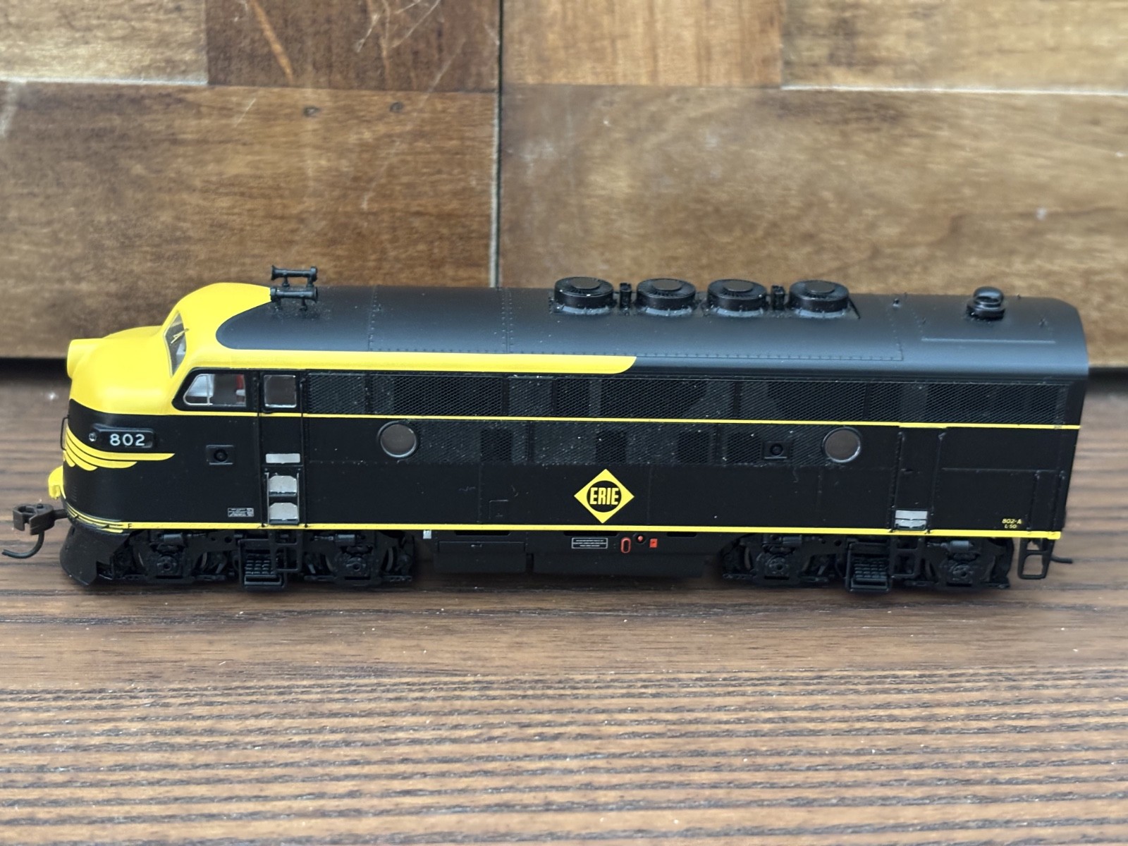 Athearn Genesis HO Erie AB Diesel Locomotive Set Runs Well with Boxes