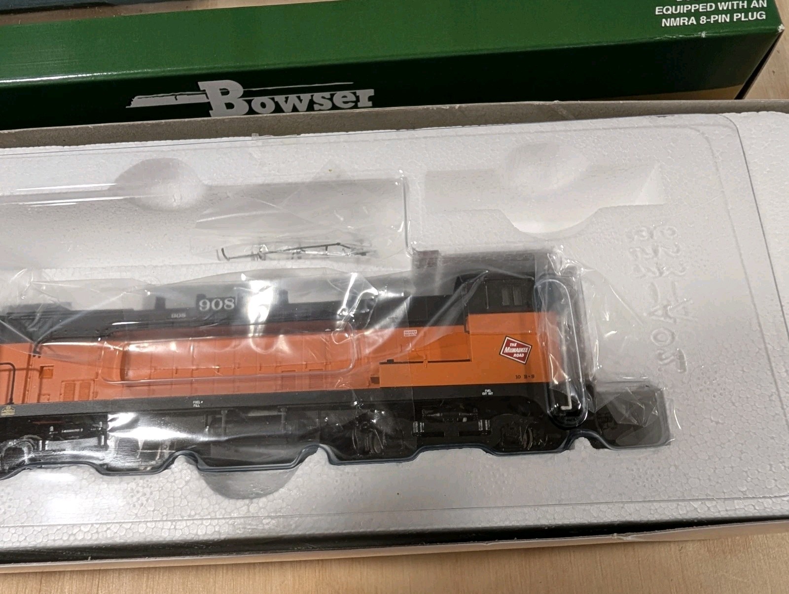 Bowser #23515 HO Scale Baldwin VO-1000 Milwaukee Road #908 DCC Ready