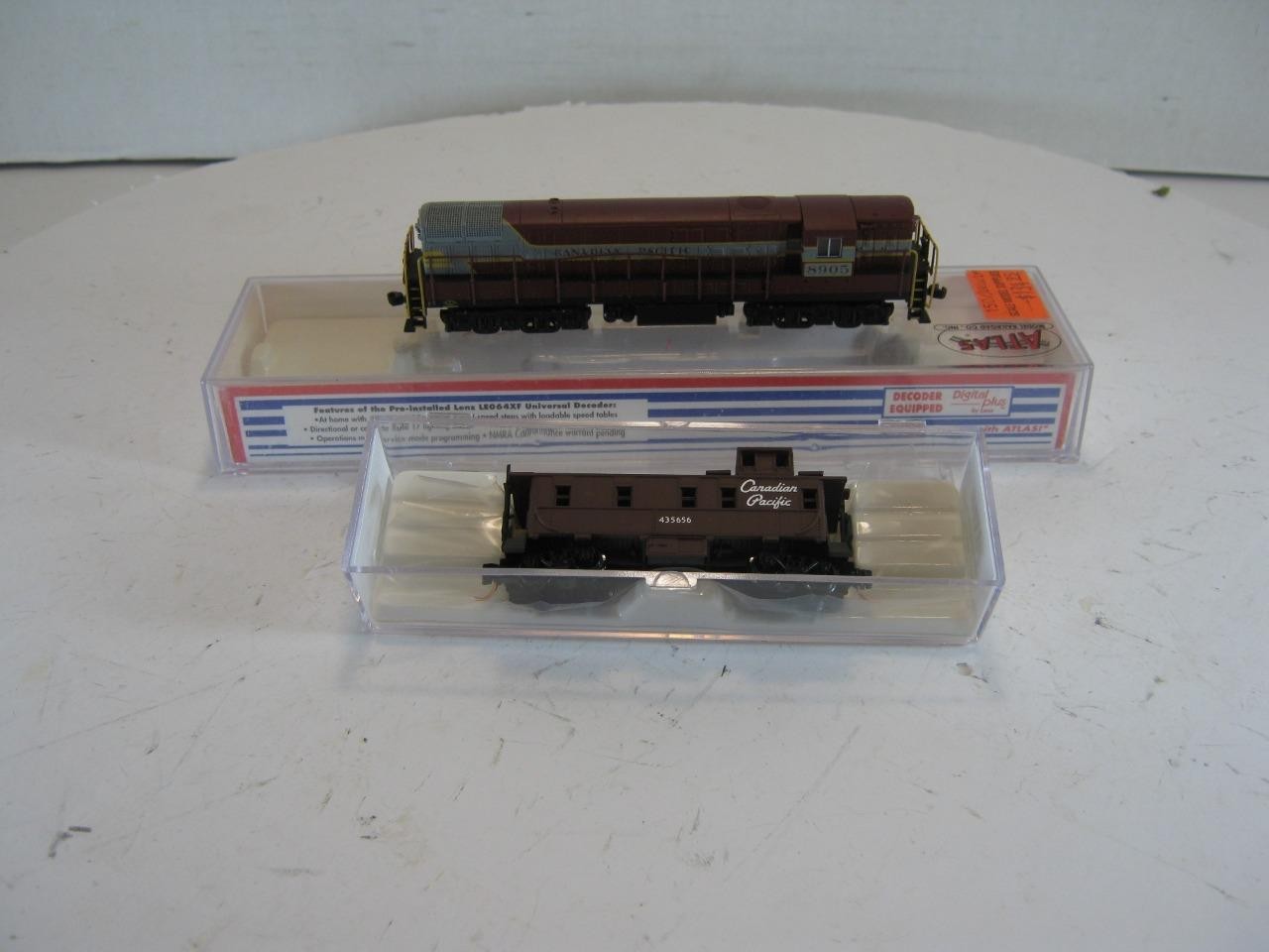 N Scale Atlas Train Master Canadian Pacific #8905 Item 49660 DCC Ready W/Caboose