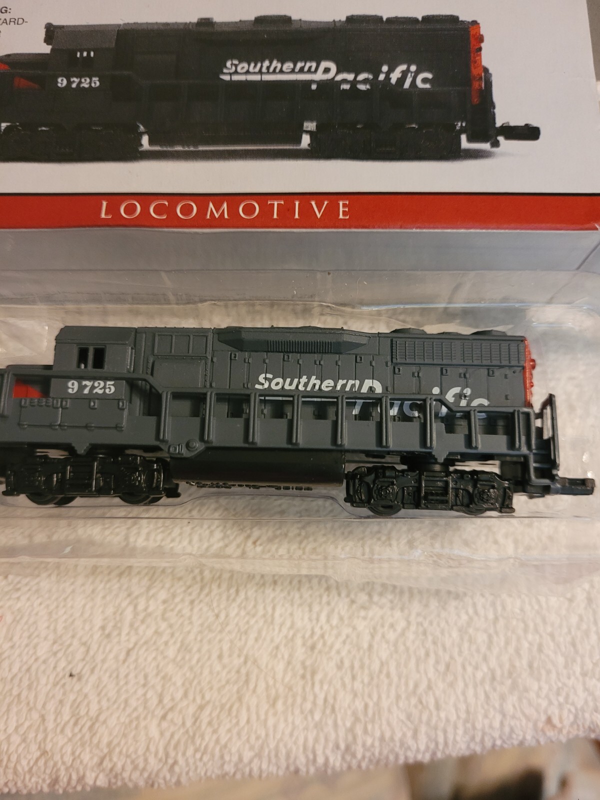 Southern Pacific Locomotive # 9725 Model Train 4.5” Collectible Toy