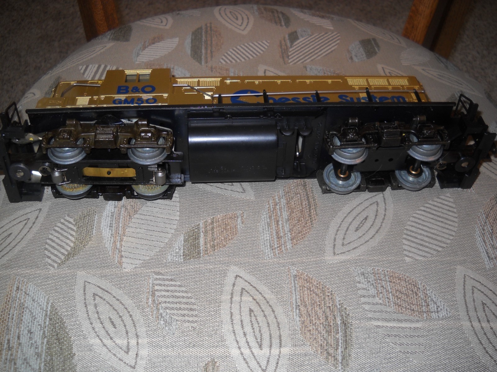 👍-LIONEL-CHESSIE SYSTEM B&O GM-50 DIESEL LOCOMOTIVE “GOLD” NO BOX-IN STYROFOAM