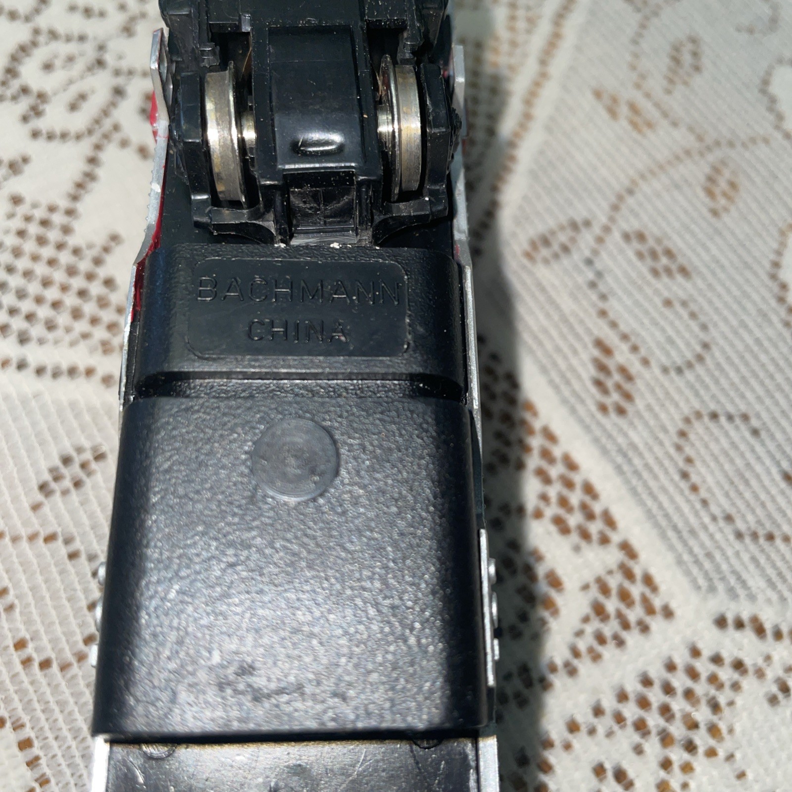 Vintage Bachman HO Santa Fe Lighted Locomotive Red Silver Black #307 With Car