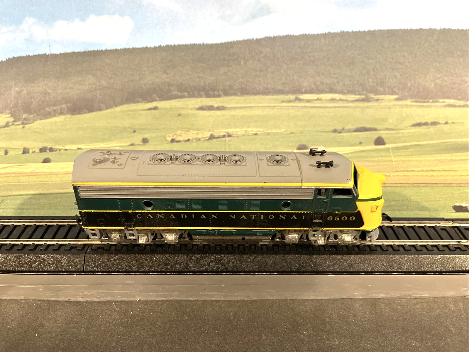 Athearn HO Scale 3025 F7A Canadian National #6500 Dummy Diesel Locomotive