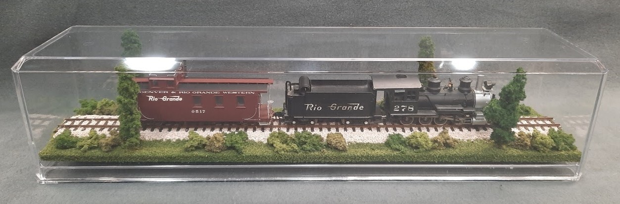 HOn3 SCALE 16″ SINGLE TRACK- NARROW GAUGE- “SUMMER SCENE” DISPLAY CASE- FOR HOn3