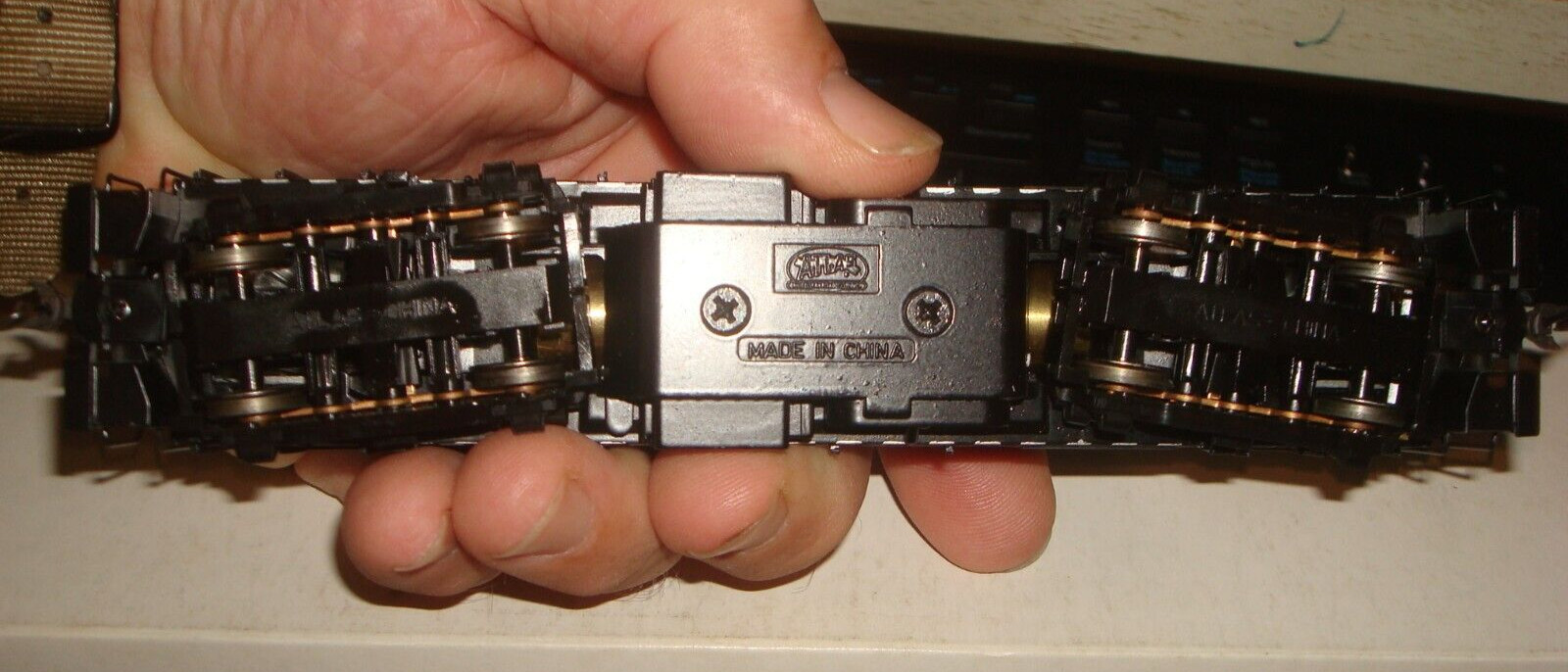 HO. ATLAS. SANTA FE. RS-1 POWERED. # 2396