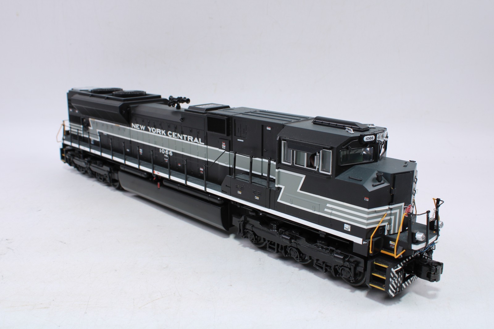 MTH 20-20274-3 O Gauge SD70ACe Diesel Engine New York Central #1066 Non-Powered