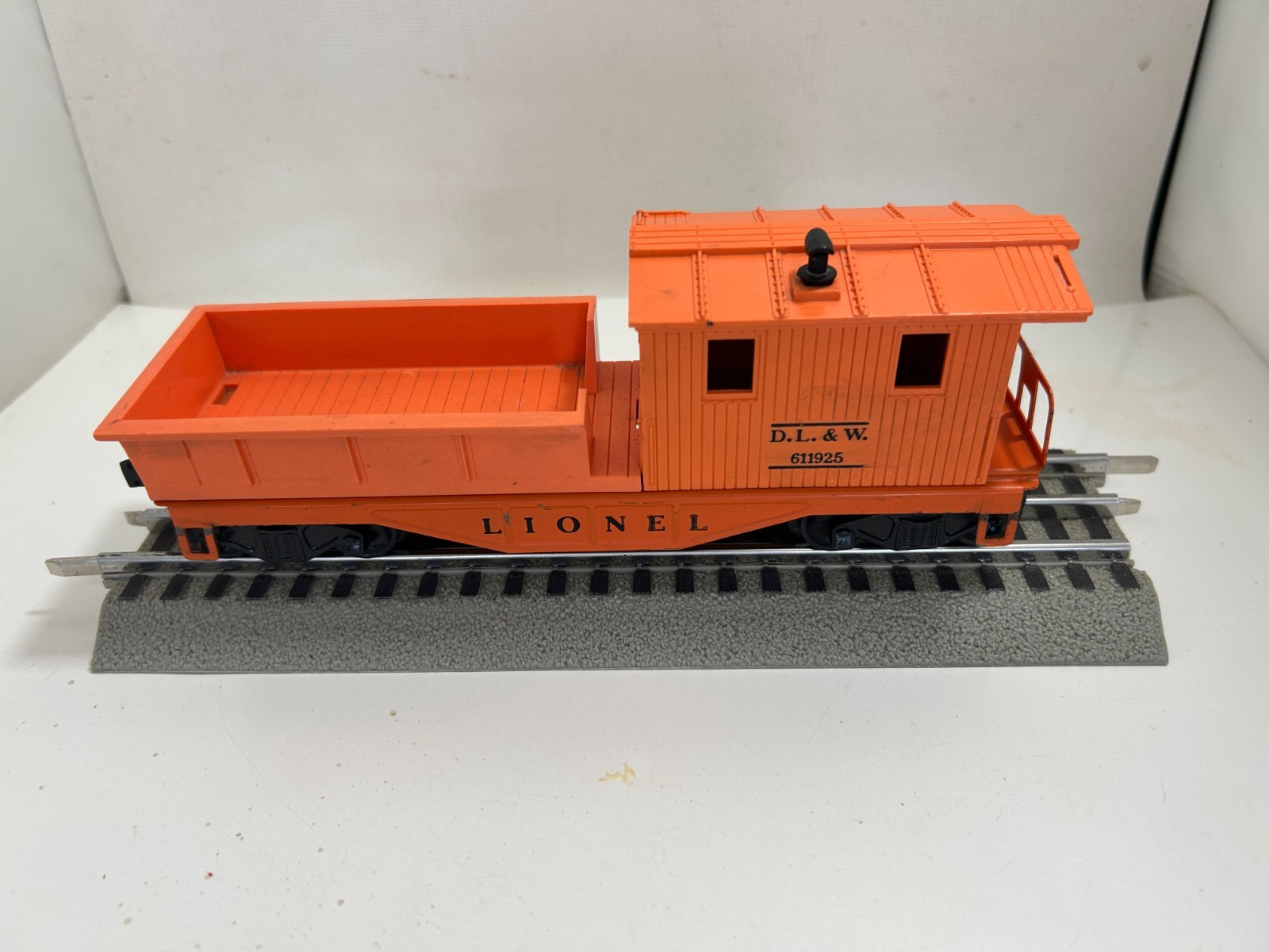 LIONEL O GAUGE LOT OF 6 ROLLING STOCK INCLUDING THE KATY SERIES BOXCAR