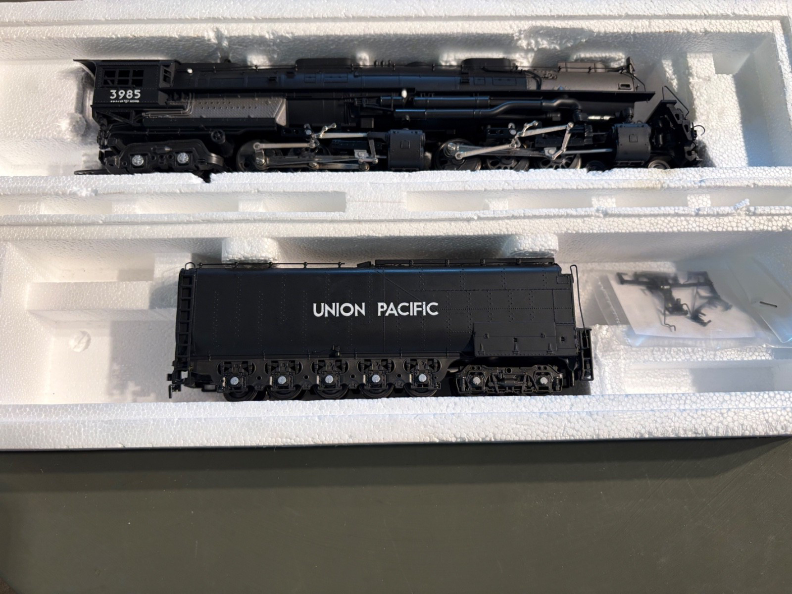 TESTED Rivaossi 4-6-6-4 Union Pacific Challenger #3983 & Tender (26-743)