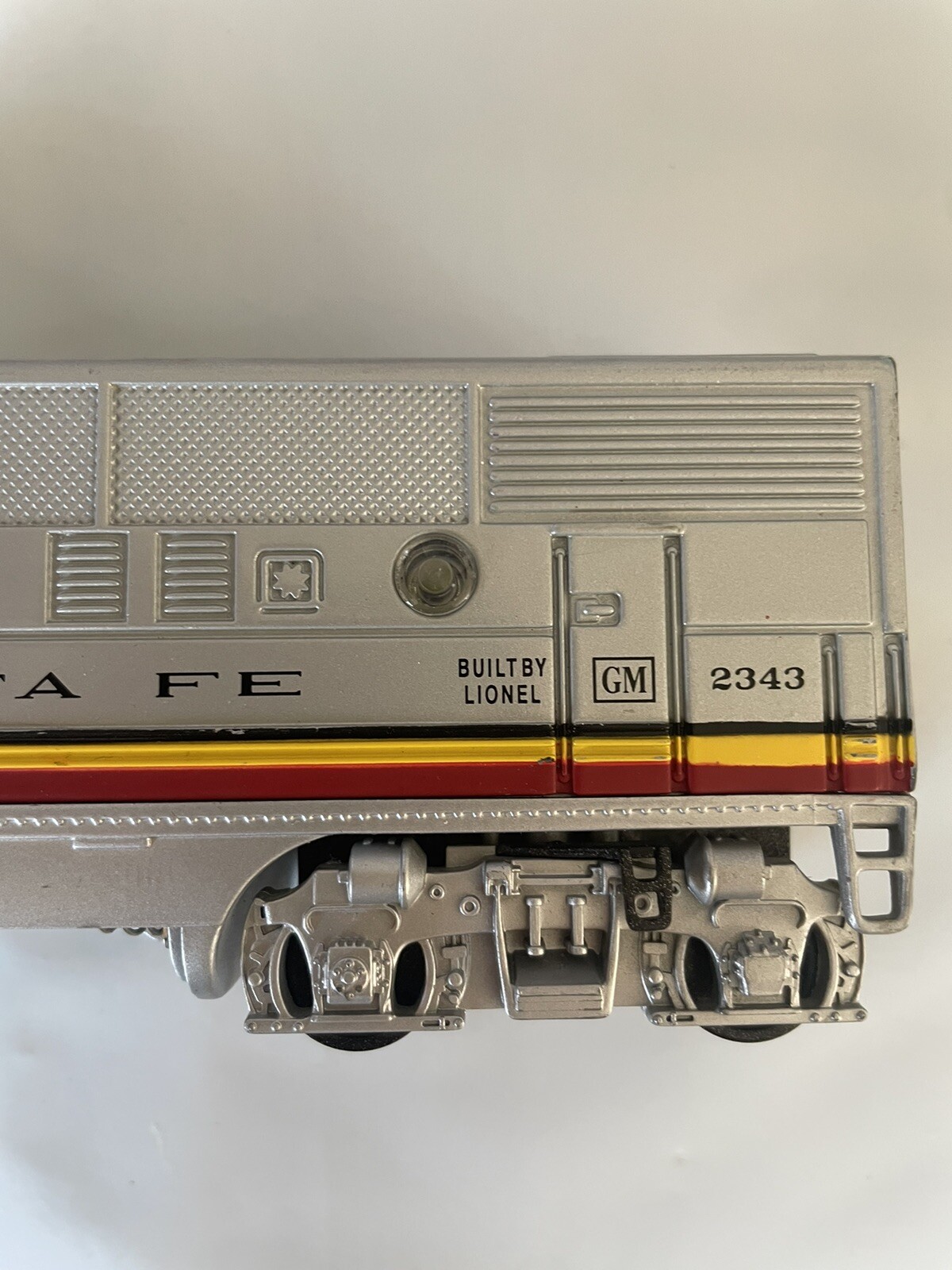 Untested On Track – Has Light And Sound – Lionel Santa Fe 2343 Model Train
