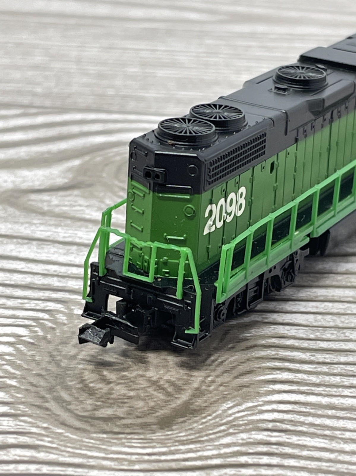 N Life-Like 433-7841 EMD GP38-2 BN Loco #2098 Rapido couplers