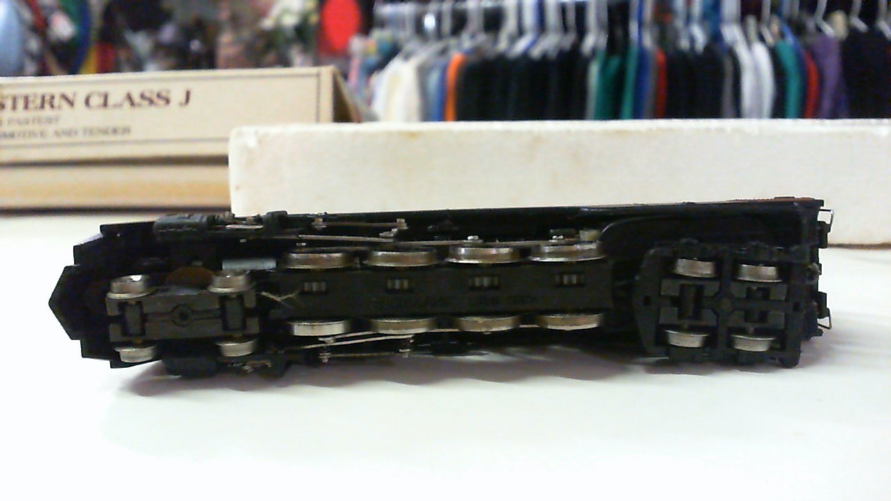 Bachmann N Scale Norfolk & Western Class J steam locomotive & tender 51-0658-A4