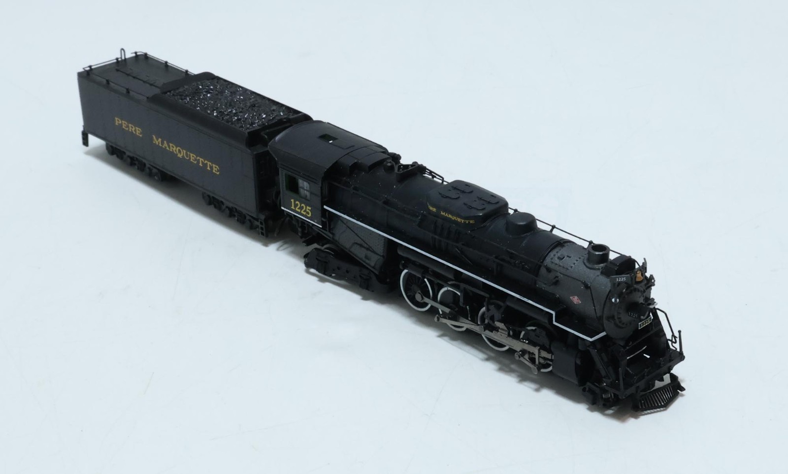 Bachmann Pere Marquette #1225 2-8-4 Locomotive & Tender N Scale