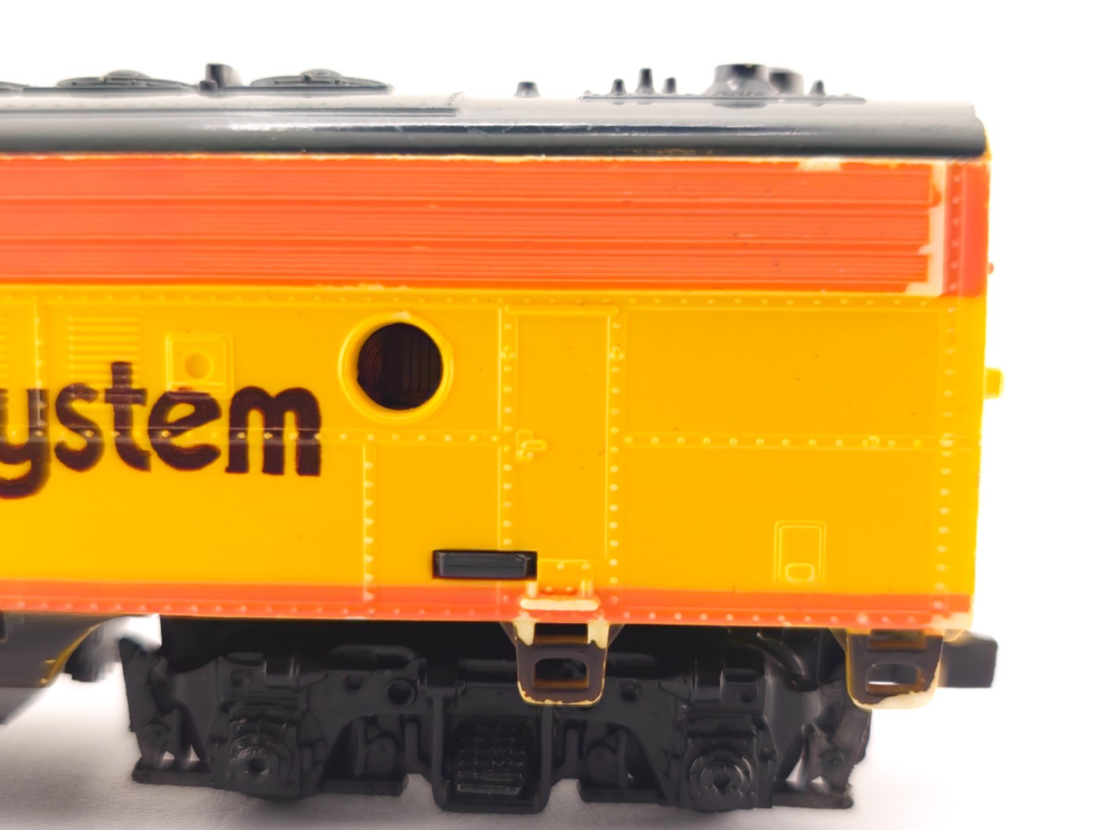 READ Life-Like HO Scale Chessie System Powered F7A Diesel Locomotive C & O 4472