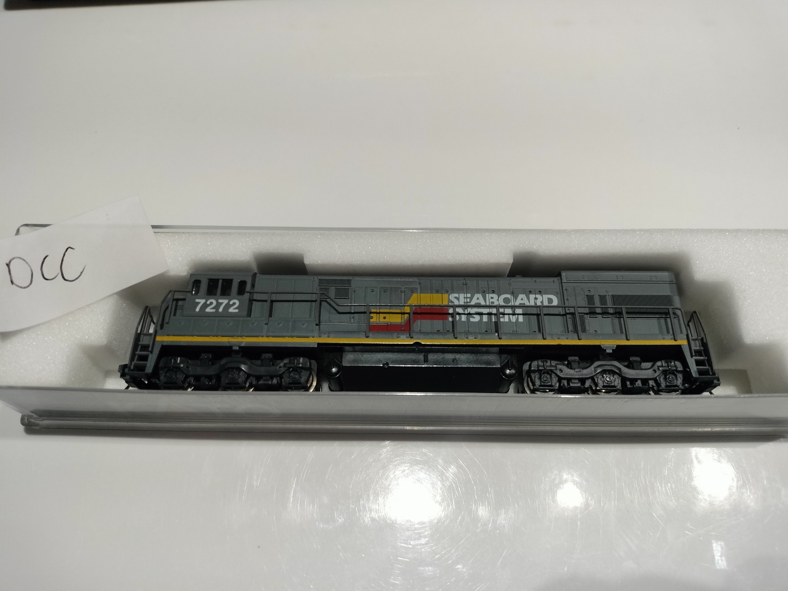 Kato N Scale U30C Seaboard System #7272 w/ DCC Installed – 17617-8 – Tested