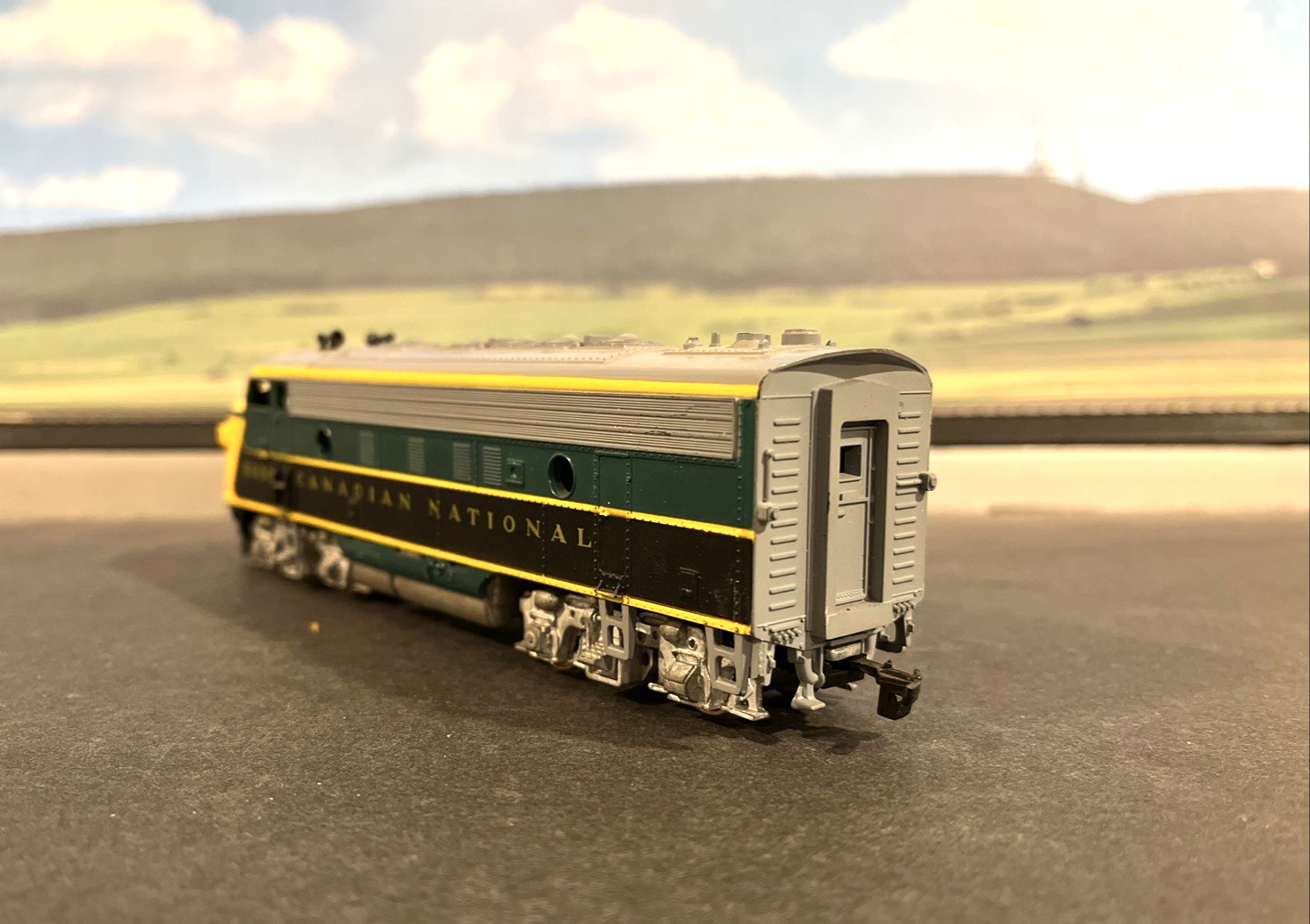 Athearn HO Scale 3025 F7A Canadian National #6500 Dummy Diesel Locomotive