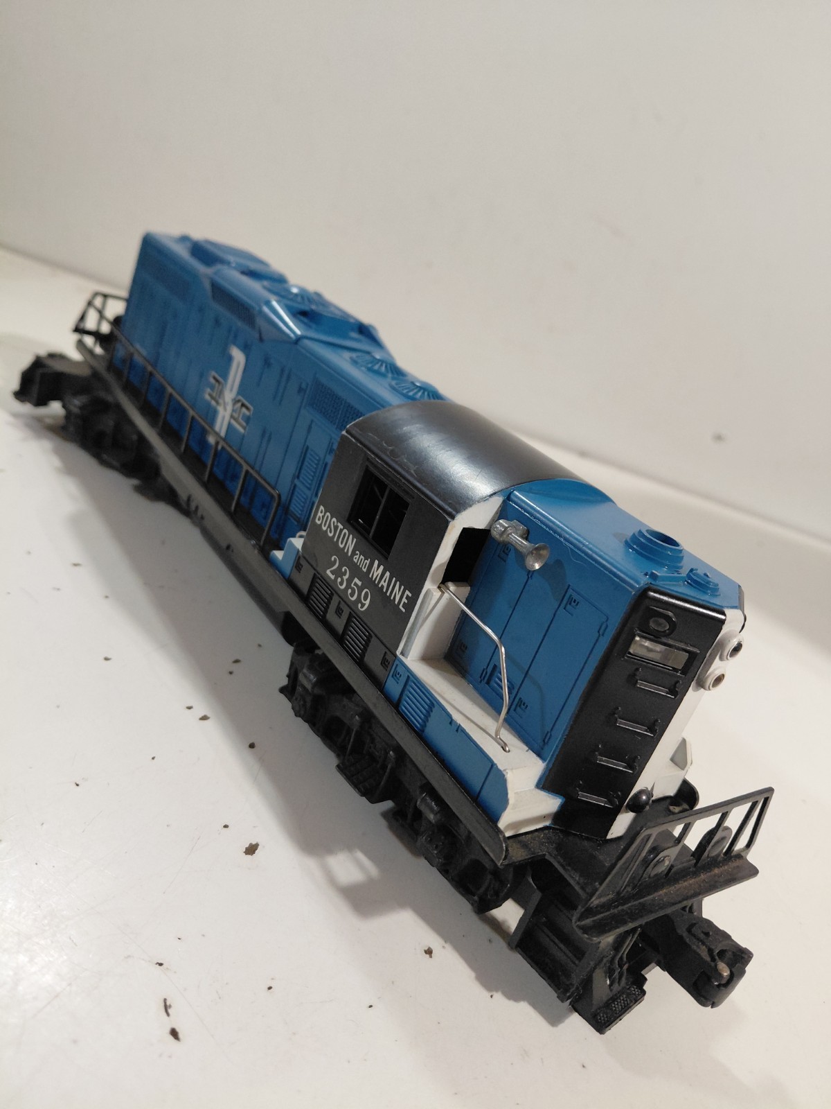 Lionel Trains 2359 O Gauge Model Railroad Boston and Maine GP9 Diesel Locomotive