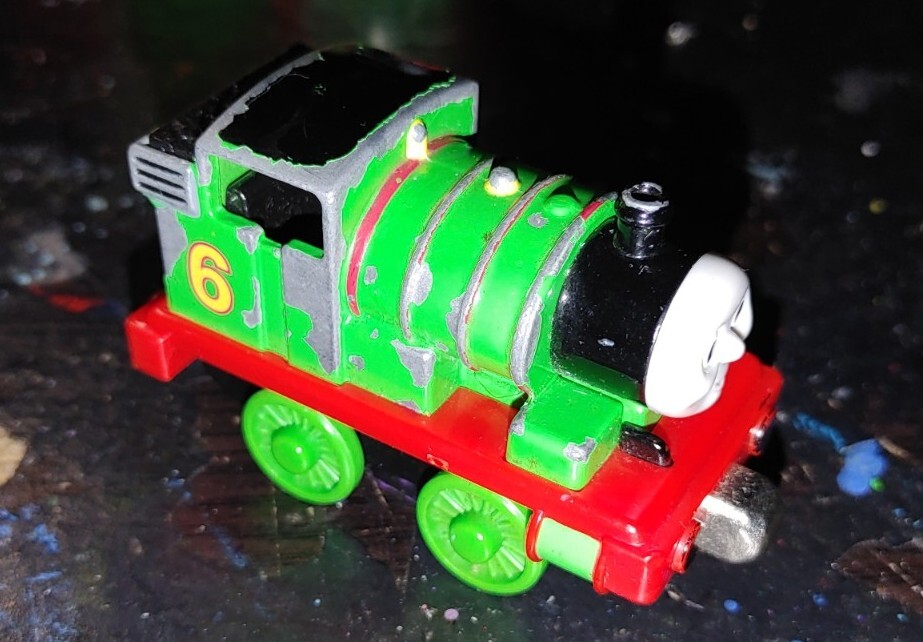2002 Thomas & Friends – Percy Magnetic Diecast Train – Many Thomas Trains Avail
