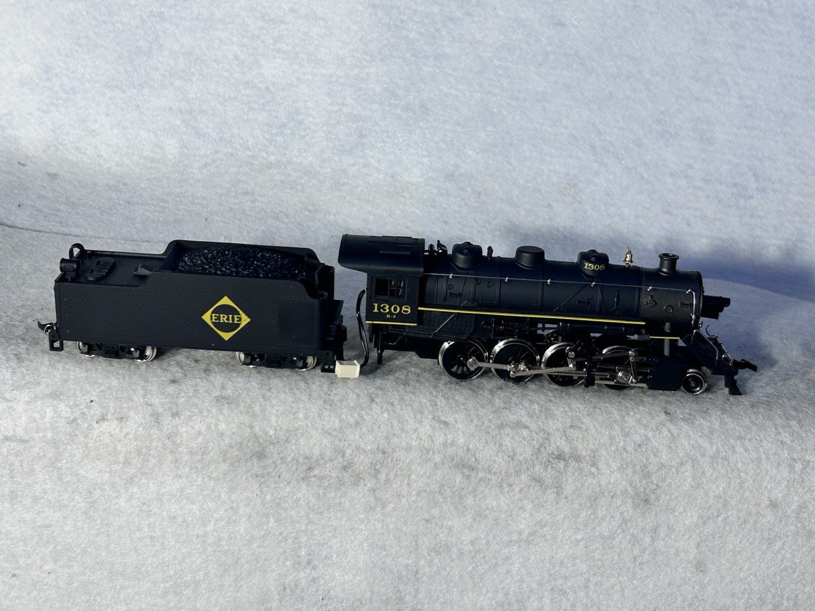 Beautiful IHC Erie RR Consolidation Premier 2-8-0 Locomotive HO