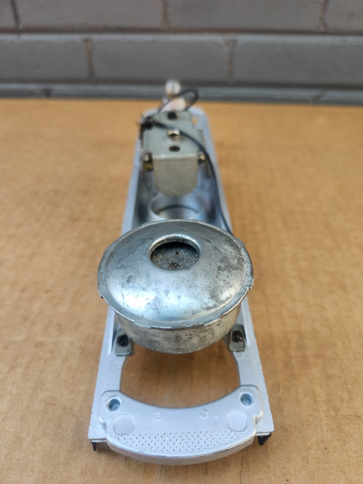 Postwar Lionel 2343 Santa Fe F3 A Operating Horn Chassis Only Very Clean Bracket