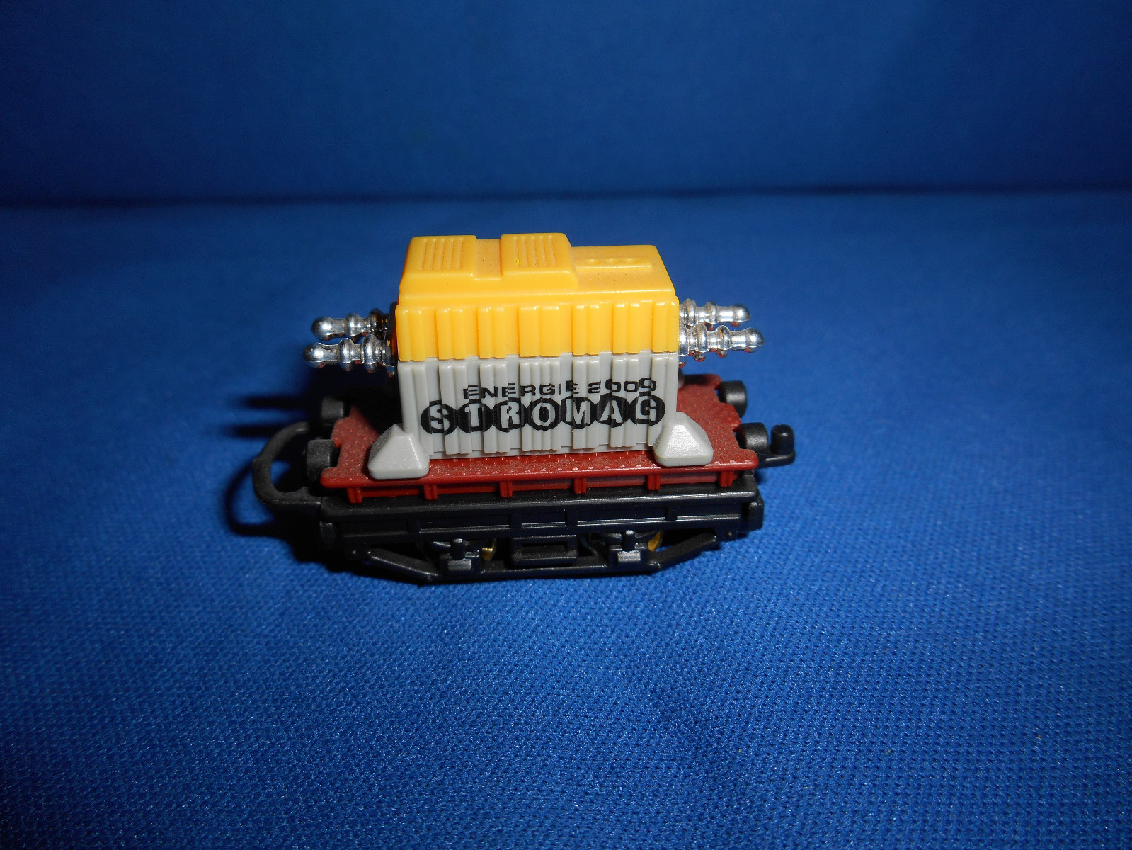 FREIGHT Rail TRAIN w/ TRANSFORMER Wagon CAR Plastic Kinder Surprise Egg N Scale