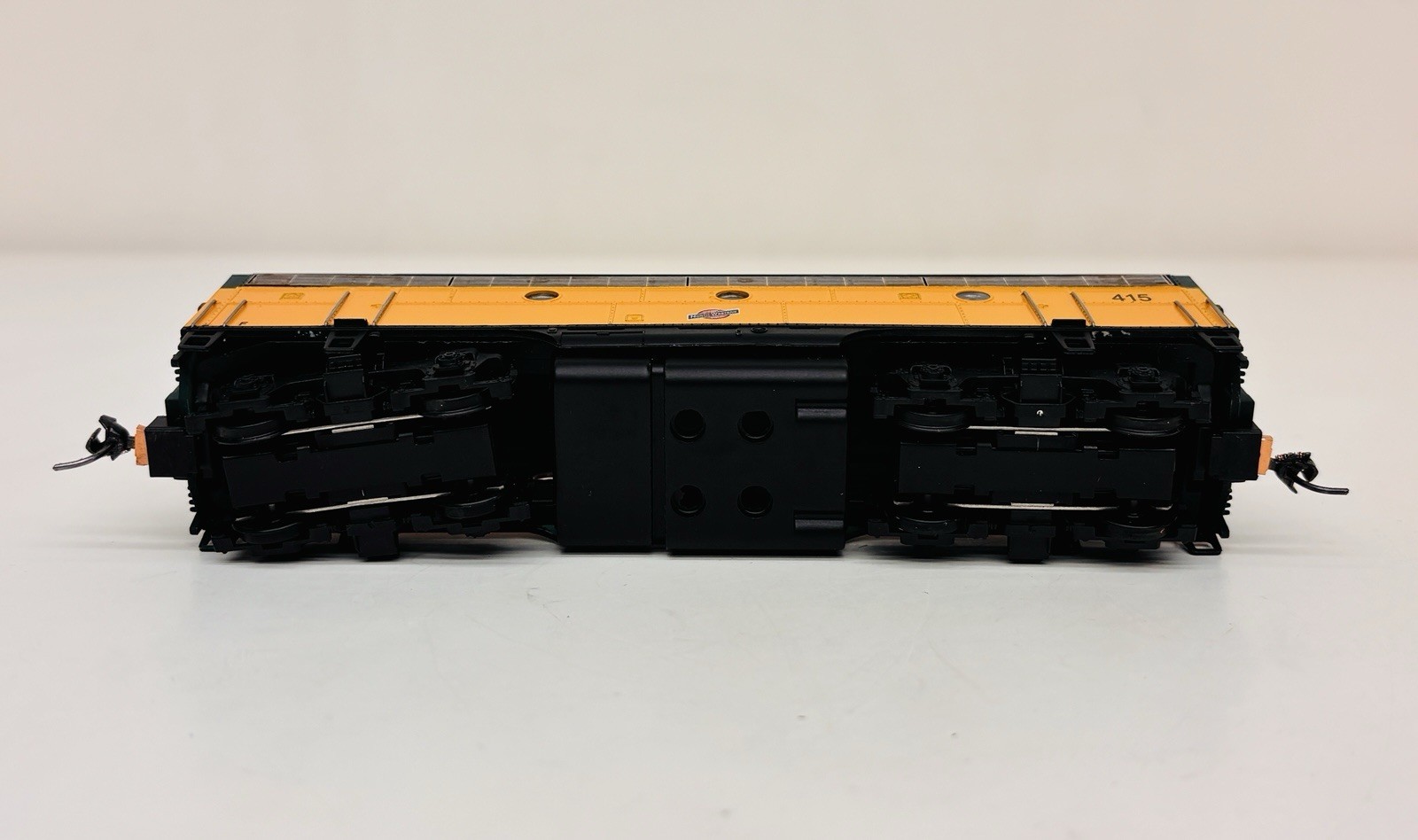 MRC Platinum HO Chicago & North Western C&NW F7B Non-Powered Dummy Diesel CD124