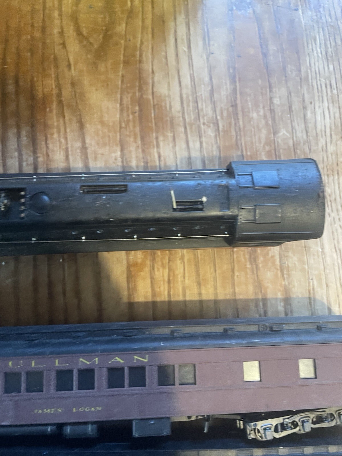 Bachmann HO Norfolk & Western Class J 600 Steam Locomotive&2 Rivarossi Cars Part