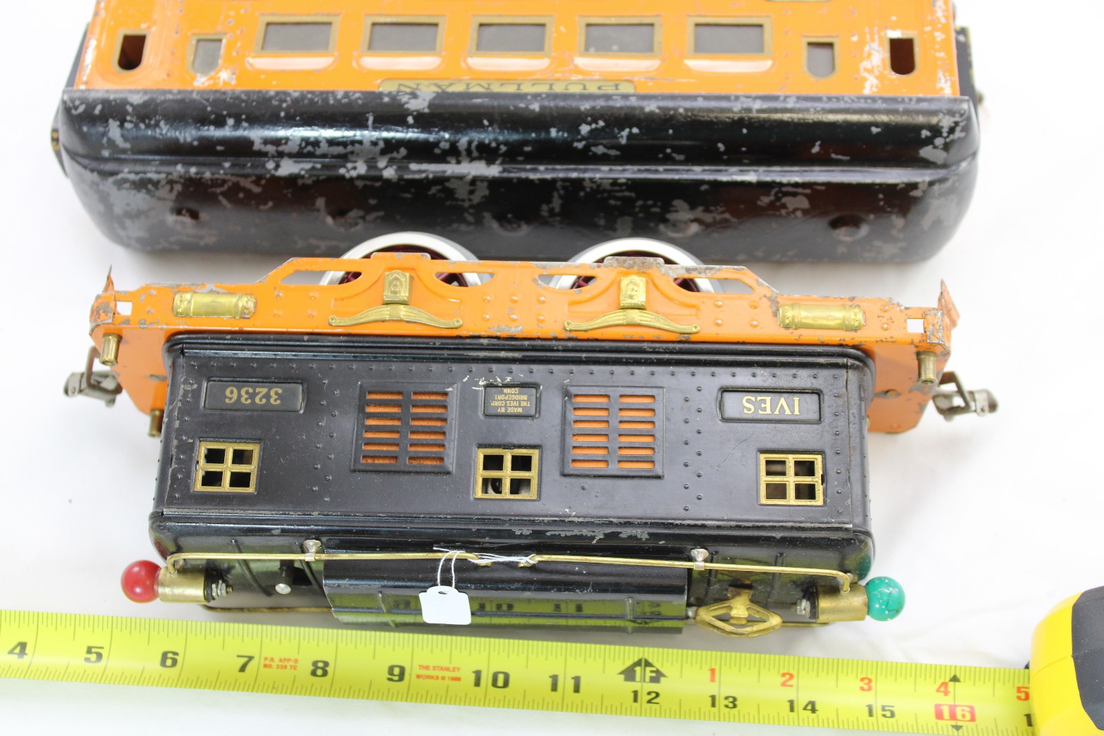 Pre-War Ives – Wide Gauge Halloween/Tiger Passenger Set – #1071 – 1930