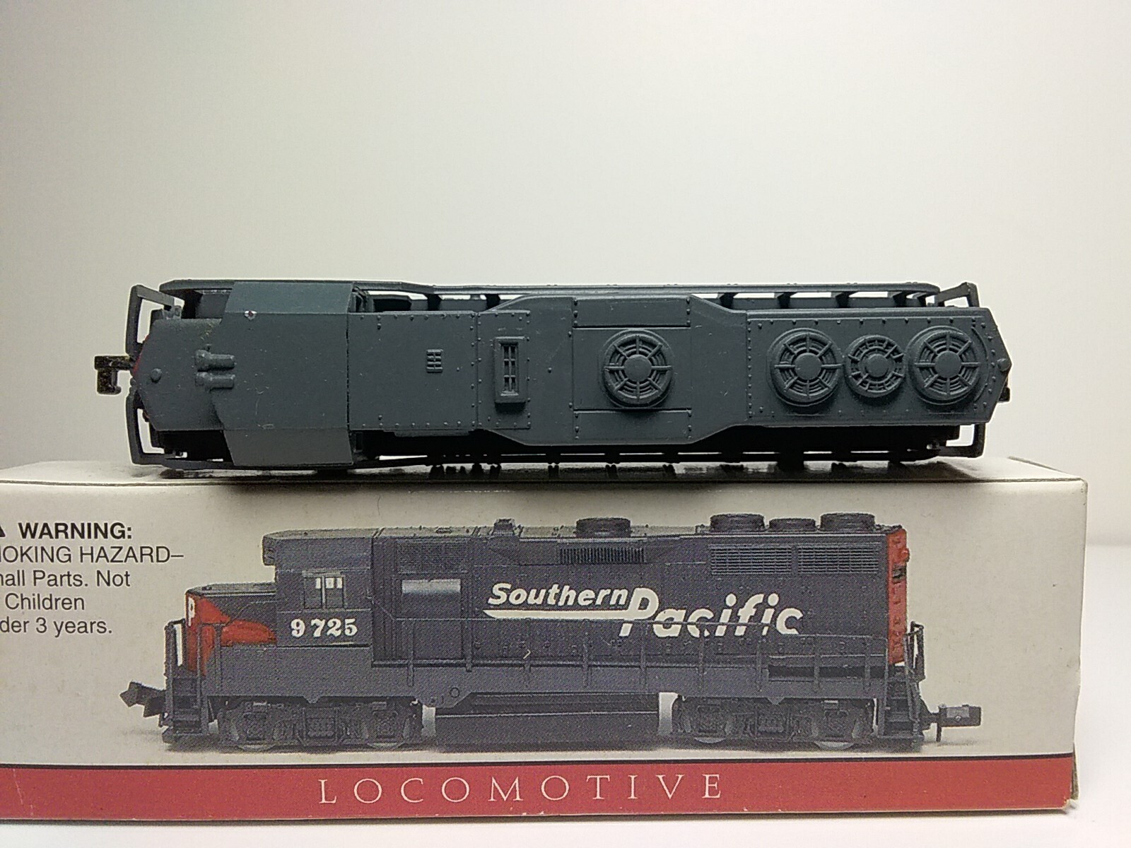 High Speed Metal Products Southern Pacific Diesel Locomotive #9725 Non-powered
