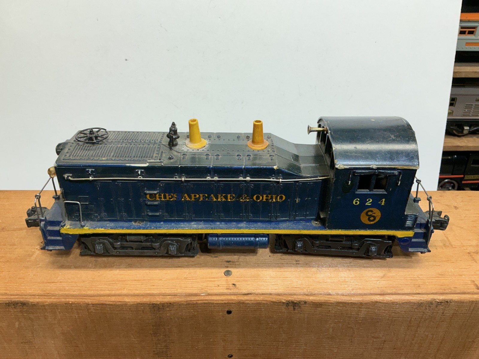 Lionel Trains O Gauge 624 Chesapeake & Ohio NW-2 Diesel Switcher Locomotive RUNS