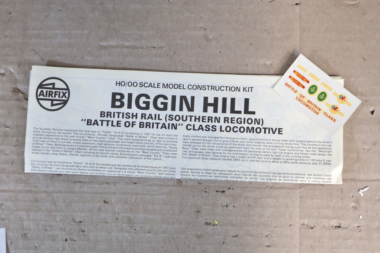 AIRFIX 05651 BR 4-6-2 BATTLE of BRITAIN LOCOMOTIVE 34057 BIGGIN HILL MODEL KIT
